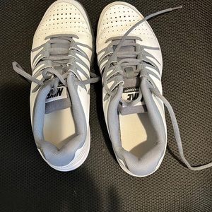 Nike Vapor Court Tennis shoes size 7.5